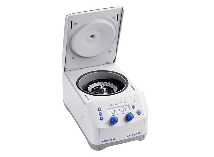 Centrifuge 5425 Die neue Eppendorf Centrifuge 5425 ist für alle modernen molekularbiologischen Anwendungen prädistiniert. Durch den weichen Ein-Finger-Verschluss zur ergonomischen Deckelverriegelung bietet sie höchsten Komfort. 